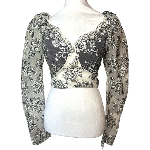 Elegant Floral Lace Blouse in Black and white - Picture 1 of 4